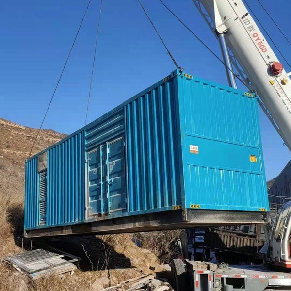 江岸发电机的发电效率受多种因素影响，主要包括以下几个方面：