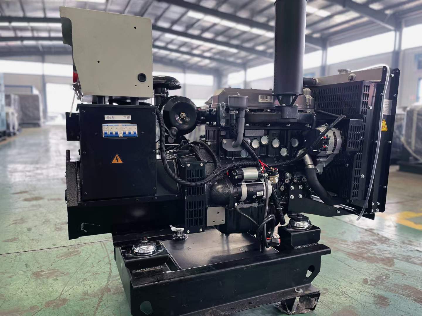 江岸如何降低电感性负载对发电机的影响？