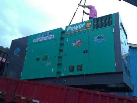 江岸柴油发电机组转速不稳定时，如何对发动机进行维护？