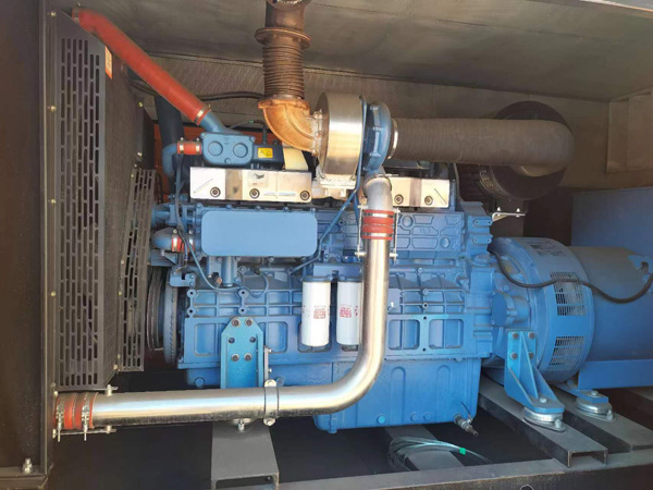 江岸柴油发电机组一般有几种电压输出？