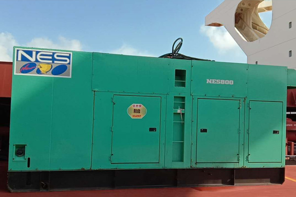 江岸如何检测发电机组中性点接地是否良好？