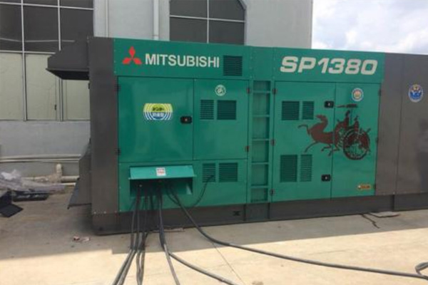 江岸为什么有些柴油发电机组的输出电压可以调节？