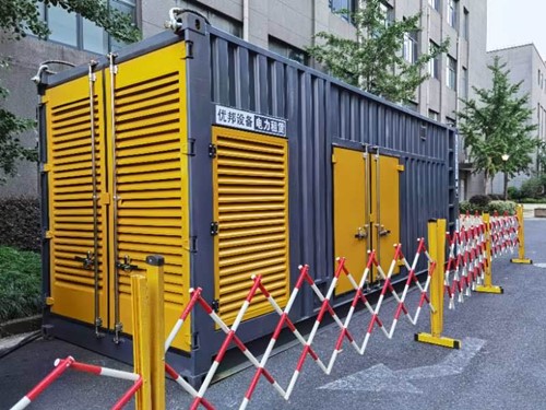 江岸如何使用转速表检查发动机的转速？