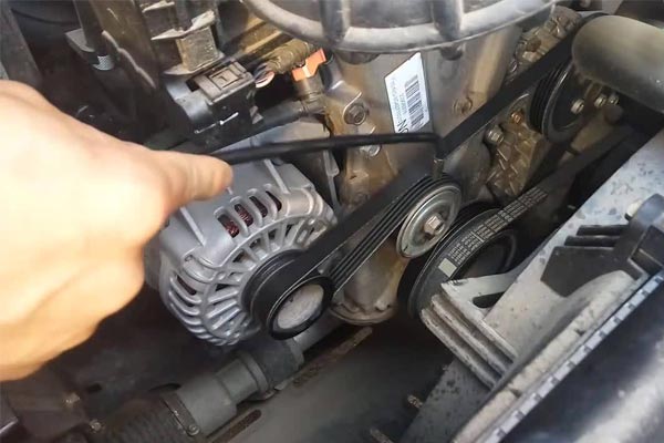 江岸转速传感器的工作原理是什么？