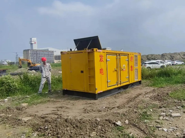 江岸200KW柴油发电机机组每小时的油耗量受哪些因素影响？